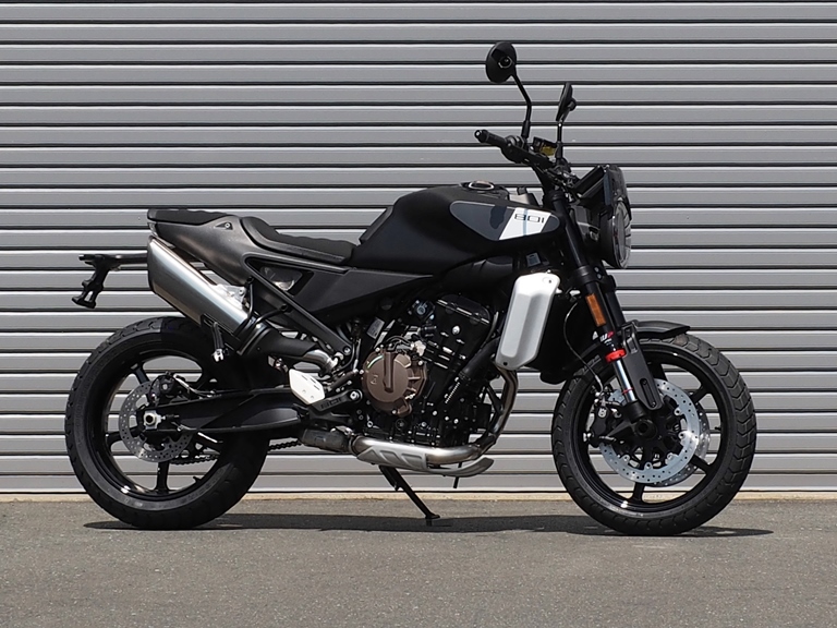 HUSQVARNA SVARTPILEN801 入荷しました