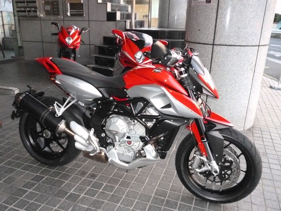 MV AGUSTA RIVALE800 試乗