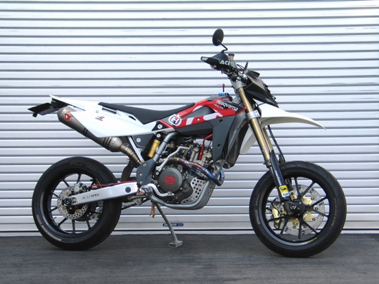 USED BIKE HUSQVARNA SM250R 入荷！