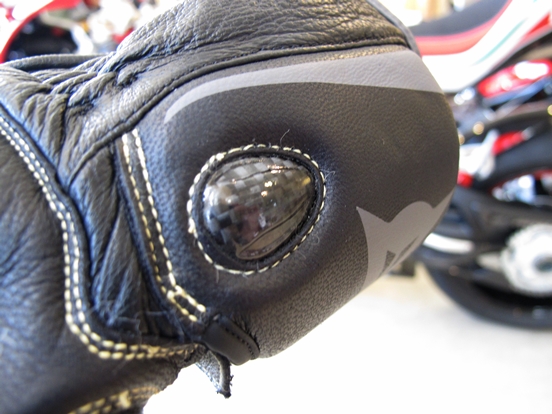 FULL METAL 6 GLOVES のご紹介｜新着情報｜MVアグスタ(MV AGUSTA