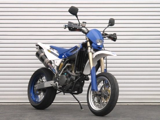 USED BIKE HUSQVARNA SM400R 入荷！